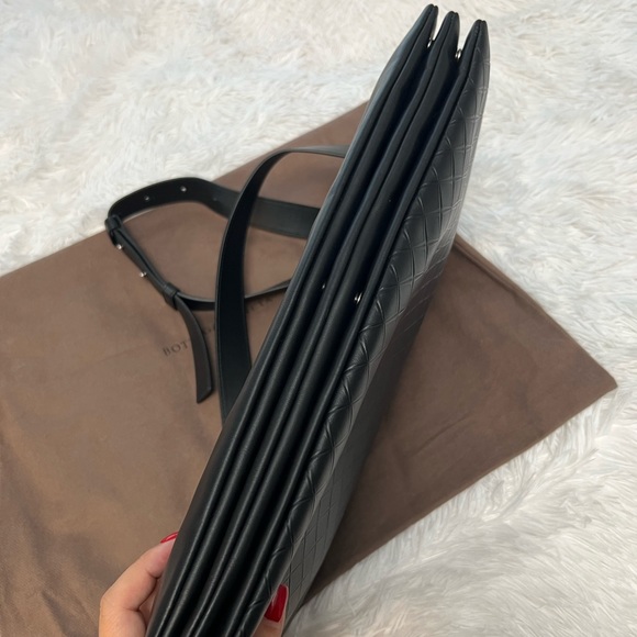 Bottega Veneta Maxi Intrecciato Triple Zip Messenger Bag - Picture 5 of 14